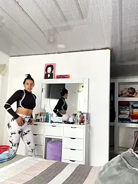 hannahb-e online show from 09-08-25, 02:38