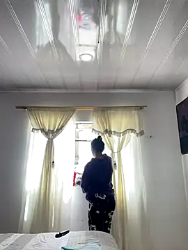 hannahb-e online show from 10-18-25, 04:09