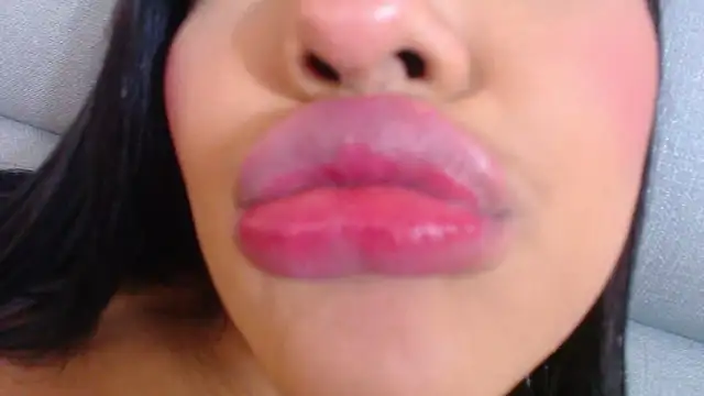 Snapshot of emily_brontee_ chatting on 02-04-25, 03:47 emily brontee online show from 02-04-25, 03:47