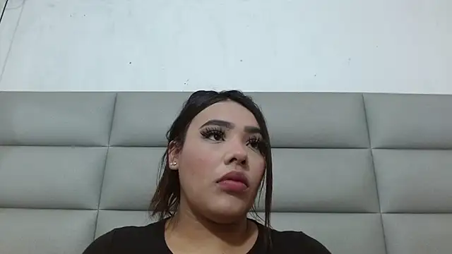 Snapshot of emily_brontee_ chatting on 10-18-25, 01:13 emily brontee online show from 10-18-25, 01:13