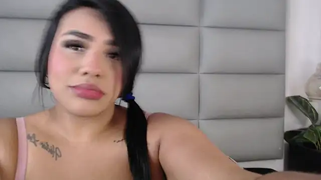Snapshot of emily_brontee_ chatting on 03-14-25, 01:35 emily brontee online show from 03-14-25, 01:35