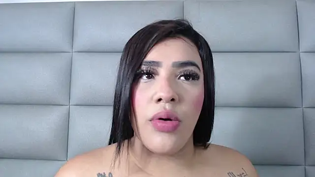 Snapshot of emily_brontee_ chatting on 02-27-25, 01:28 emily brontee online show from 02-27-25, 01:28
