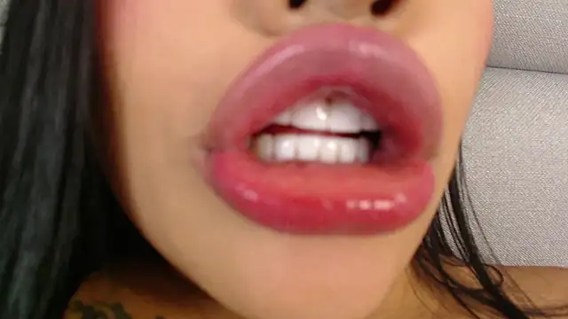 Snapshot of emily_brontee_ chatting on 03-20-25, 03:58 emily brontee online show from 03-20-25, 03:58