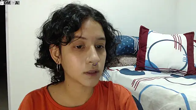 Snapshot of AlinaWoolf_ chatting on 10-27-25, 01:28 AlinaWoolf  online show from 10-27-25, 01:28