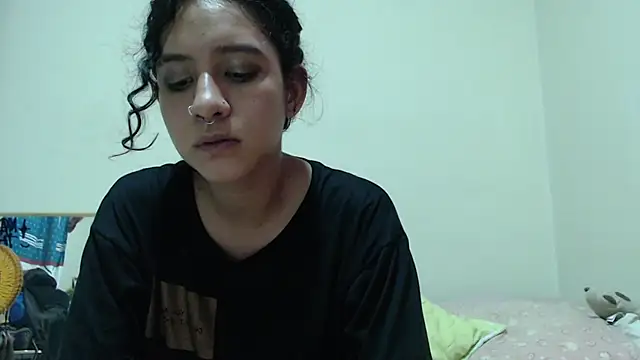 Snapshot of AlinaWoolf_ chatting on 07-12-26, 06:36 AlinaWoolf online show from 07-12-26, 06:36