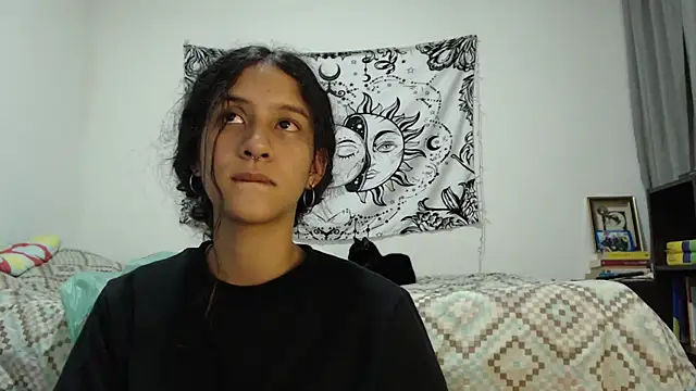 Snapshot of AlinaWoolf_ chatting on 03-06-25, 04:30 AlinaWoolf  online show from 03-06-25, 04:30