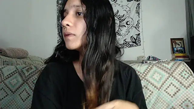 Snapshot of AlinaWoolf_ chatting on 12-28-24, 02:33 AlinaWoolf  online show from 12-28-24, 02:33