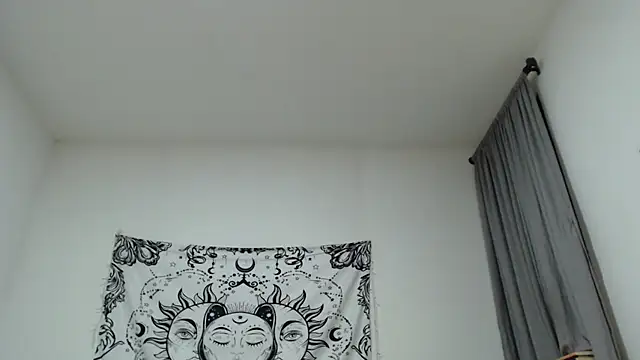 Snapshot of AlinaWoolf_ chatting on 02-04-25, 05:42 AlinaWoolf  online show from 02-04-25, 05:42