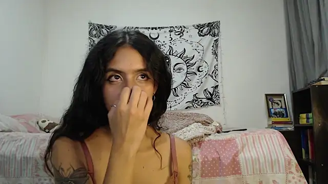 Snapshot of AlinaWoolf_ chatting on 01-11-25, 08:43 AlinaWoolf  online show from 01-11-25, 08:43