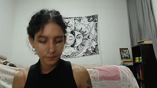 Snapshot of AlinaWoolf_ chatting on 01-13-25, 02:39 AlinaWoolf  online show from 01-13-25, 02:39