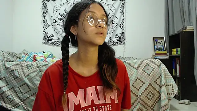 Snapshot of AlinaWoolf_ chatting on 02-25-25, 05:19 AlinaWoolf  online show from 02-25-25, 05:19