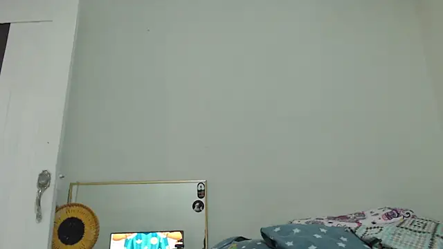 AlinaWoolf  online show from 05-12-26, 08:26