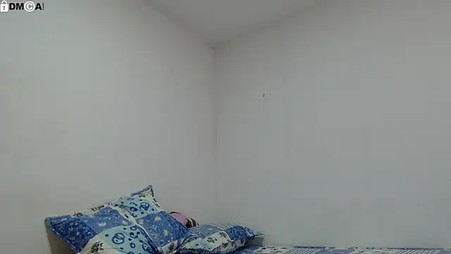 Snapshot of AlinaWoolf_ chatting on 09-10-25, 08:30 AlinaWoolf  online show from 09-10-25, 08:30