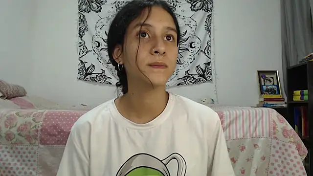 Snapshot of AlinaWoolf_ chatting on 01-03-25, 11:44 AlinaWoolf  online show from 01-03-25, 11:44