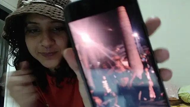 Snapshot of AlinaWoolf_ chatting on 07-10-26, 07:30 AlinaWoolf online show from 07-10-26, 07:30
