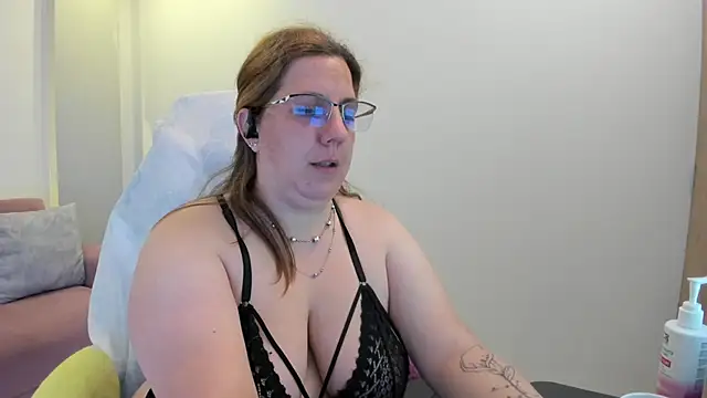 Snapshot of katie_joness_ chatting on 09-12-25, 12:49 katie joness online show from 09-12-25, 12:49
