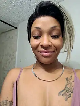Snapshot of mariah2299 chatting on 06-27-26, 11:05 mariah2299 online show from 06-27-26, 11:05