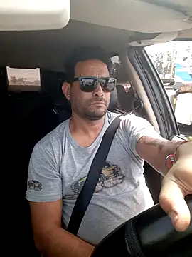 Snapshot of hecwil8 chatting on 10-23-25, 05:00 hecwil8 online show from 10-23-25, 05:00