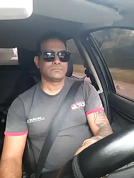 Snapshot of hecwil8 chatting on 10-27-25, 11:44 hecwil8 online show from 10-27-25, 11:44