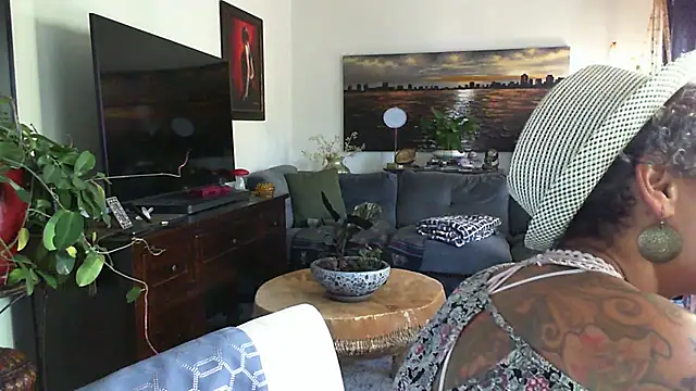 CeceilaMoon online show from 10-16-25, 03:31