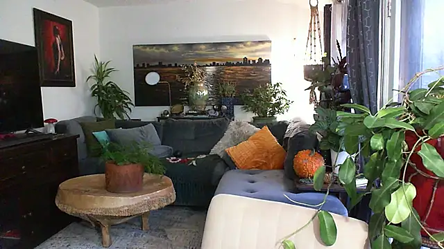 CeceilaMoon online show from 11-21-25, 01:54