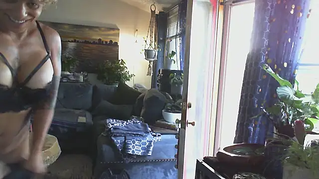 CeceilaMoon online show from 10-19-25, 04:32