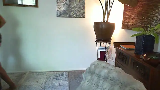 Snapshot of CeceilaMoon chatting on 06-18-26, 04:45 CeceilaMoon online show from 06-18-26, 04:45