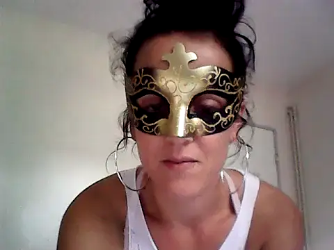 Snapshot of Masquegirlmysterious chatting on 09-30-25, 12:00 Masquegirlmysterious online show from 09-30-25, 12:00