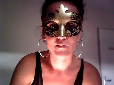 Snapshot of Masquegirlmysterious chatting on 10-01-25, 01:15 Masquegirlmysterious online show from 10-01-25, 01:15