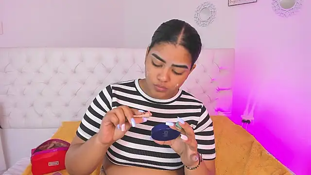 Snapshot of sharlot_evans_ chatting on 01-13-26, 12:31 sharlot evans online show from 01-13-26, 12:31