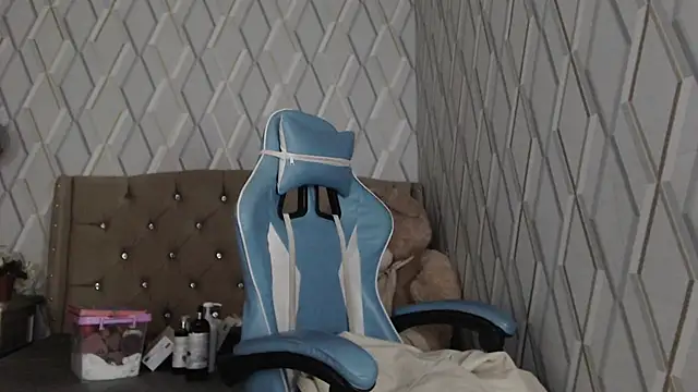 NicolleTaylor online show from 03-19-25, 04:03