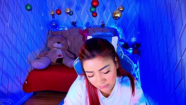 NicolleTaylor online show from 12-19-25, 03:32