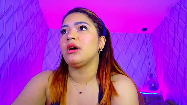 NicolleTaylor online show from 10-20-25, 03:41