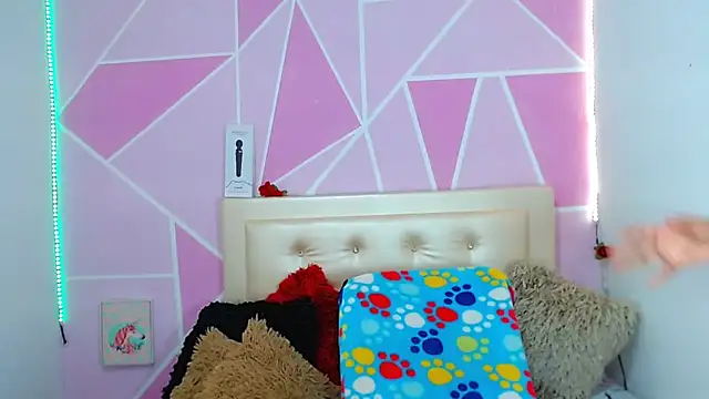Snapshot of AngeDrty chatting on 10-12-25, 04:03 AngeDrty online show from 10-12-25, 04:03
