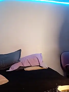 Isabella Du online show from 11-18-25, 09:18