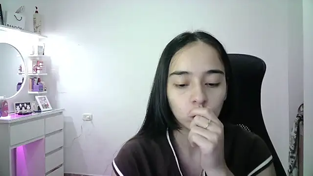 Snapshot of aineangeel chatting on 05-20-26, 12:40 aineangeel online show from 05-20-26, 12:40