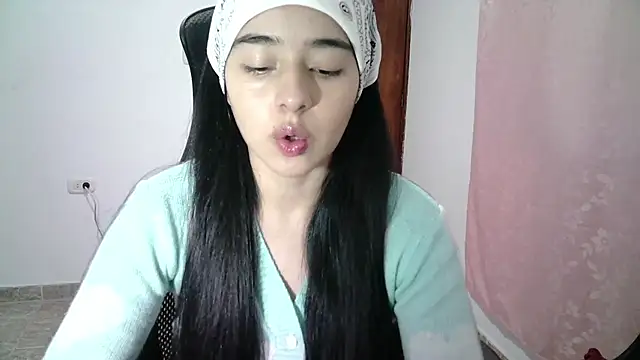 Snapshot of aineangeel chatting on 09-24-25, 12:29 aineangeel online show from 09-24-25, 12:29