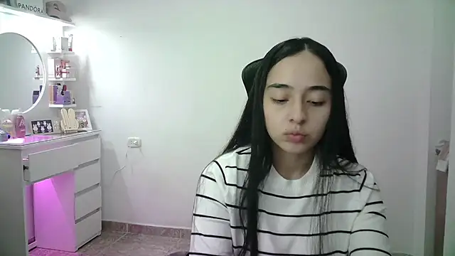 Snapshot of aineangeel chatting on 04-10-26, 12:39 aineangeel online show from 04-10-26, 12:39