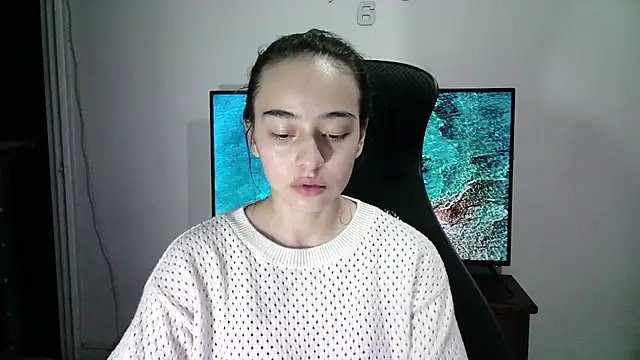 Snapshot of aineangeel chatting on 02-21-25, 12:49 aineangeel online show from 02-21-25, 12:49