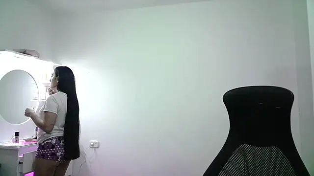 Snapshot of aineangeel chatting on 11-05-25, 02:14 aineangeel online show from 11-05-25, 02:14