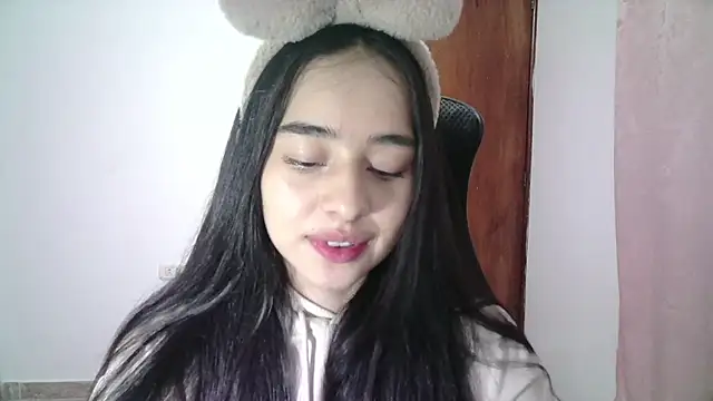 Snapshot of aineangeel chatting on 09-09-25, 12:32 aineangeel online show from 09-09-25, 12:32