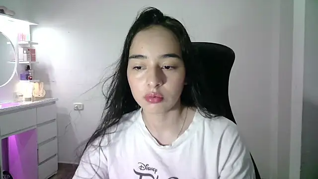 Snapshot of aineangeel chatting on 11-06-25, 12:36 aineangeel online show from 11-06-25, 12:36