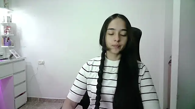 Snapshot of aineangeel chatting on 05-21-26, 12:52 aineangeel online show from 05-21-26, 12:52