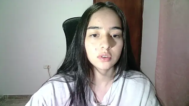 Snapshot of aineangeel chatting on 10-28-25, 01:06 aineangeel online show from 10-28-25, 01:06