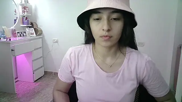 Snapshot of aineangeel chatting on 04-21-26, 01:42 aineangeel online show from 04-21-26, 01:42