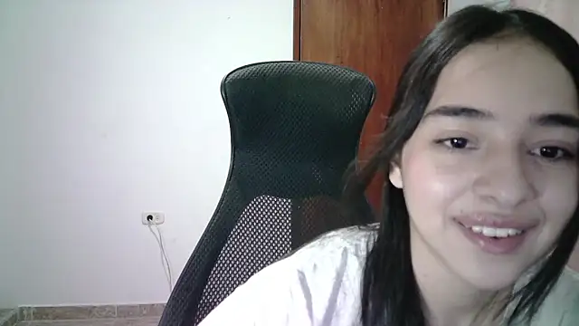 Snapshot of aineangeel chatting on 10-04-25, 12:23 aineangeel online show from 10-04-25, 12:23