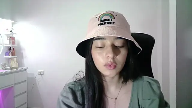 Snapshot of aineangeel chatting on 11-08-25, 07:06 aineangeel online show from 11-08-25, 07:06