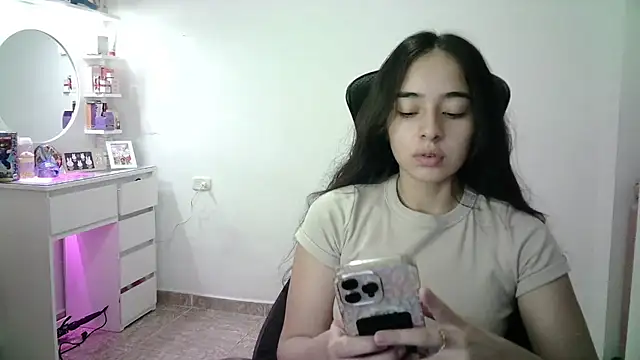 Snapshot of aineangeel chatting on 05-25-26, 12:32 aineangeel online show from 05-25-26, 12:32