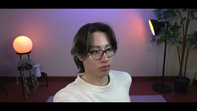 Snapshot of SrLuis18 chatting on 02-17-25, 10:05 SrLuis18 online show from 02-17-25, 10:05