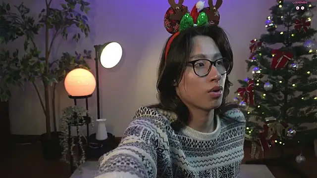 Snapshot of SrLuis18 chatting on 12-25-24, 07:46 SrLuis18 online show from 12-25-24, 07:46